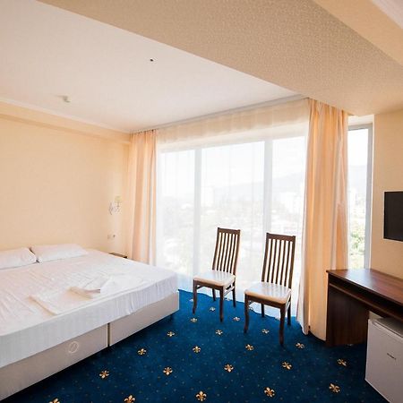 Evropa Hotel Гагра Екстериор снимка