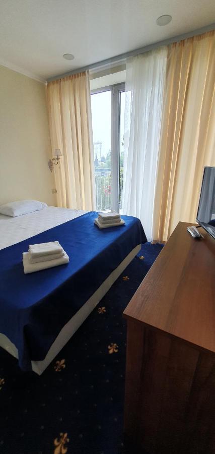 Evropa Hotel Гагра Екстериор снимка