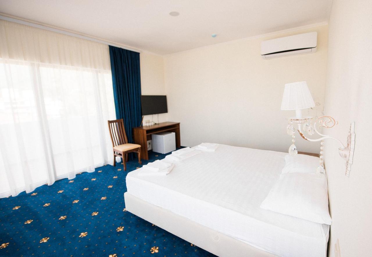 Evropa Hotel Гагра Екстериор снимка