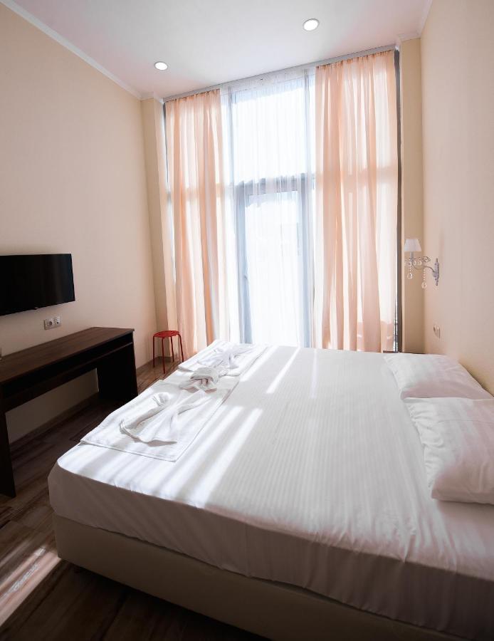 Evropa Hotel Гагра Екстериор снимка