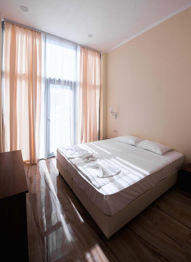 Evropa Hotel Гагра Екстериор снимка