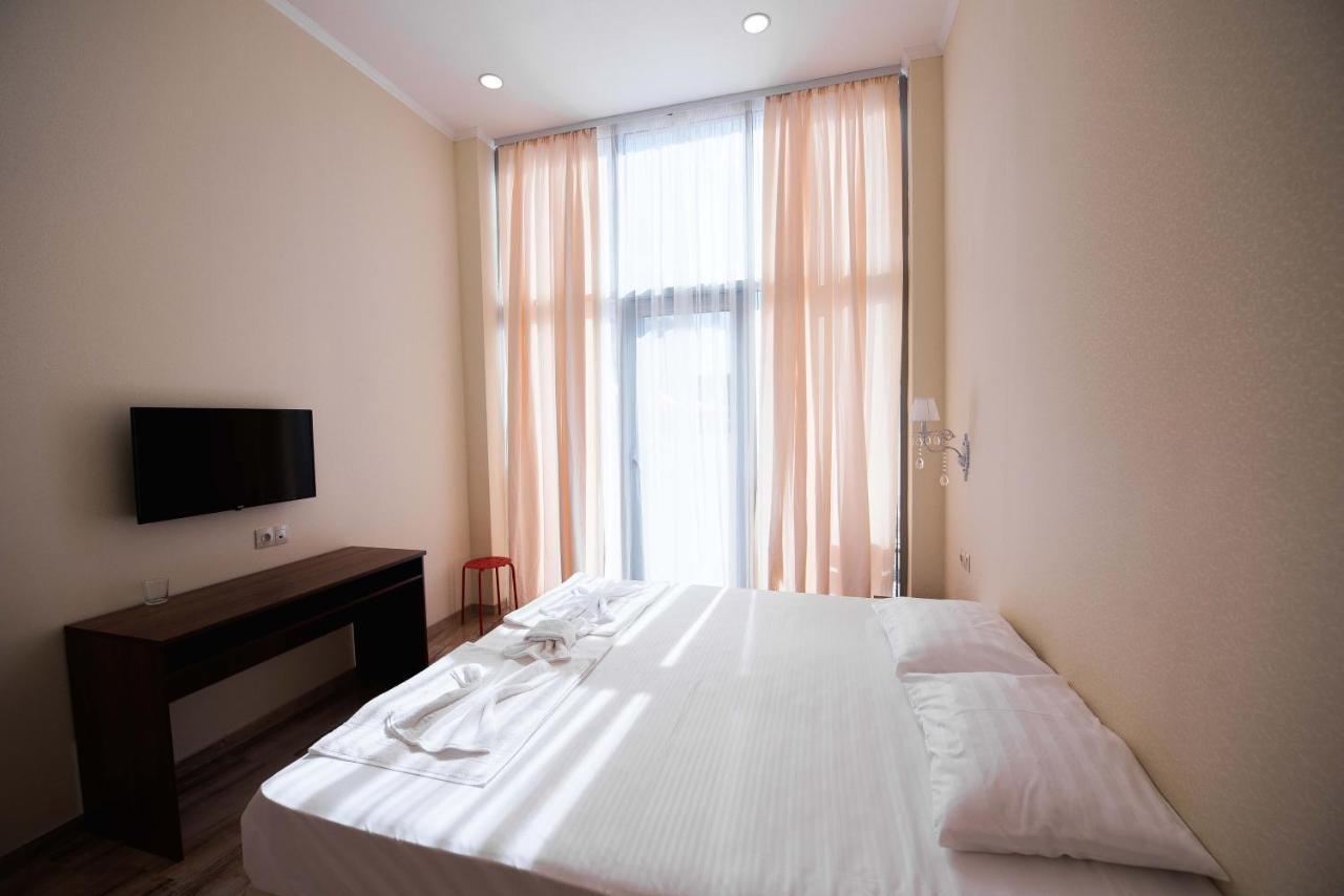 Evropa Hotel Гагра Екстериор снимка